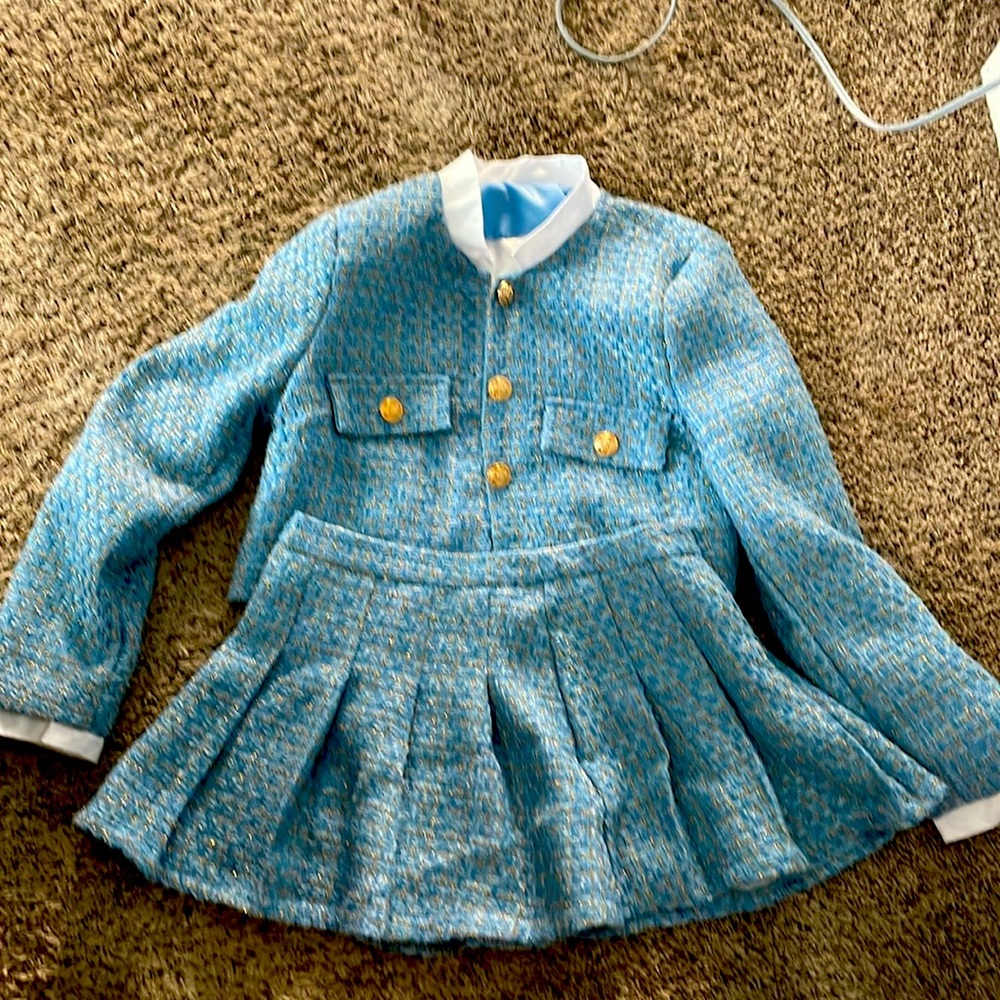 Size: Small to Medium
Good Condition
Final Sale